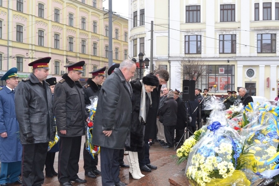 Квіти до підніжжя Кобзаря