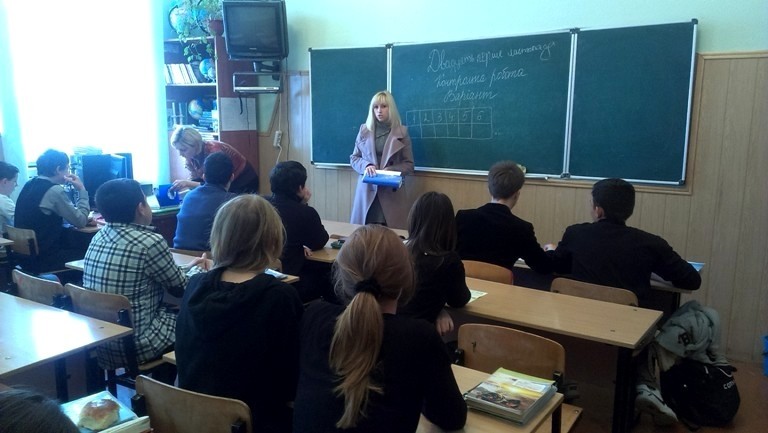 Лікарі-інтерни БДМУ провели в Чернівецьких школах “Години здоров’я”