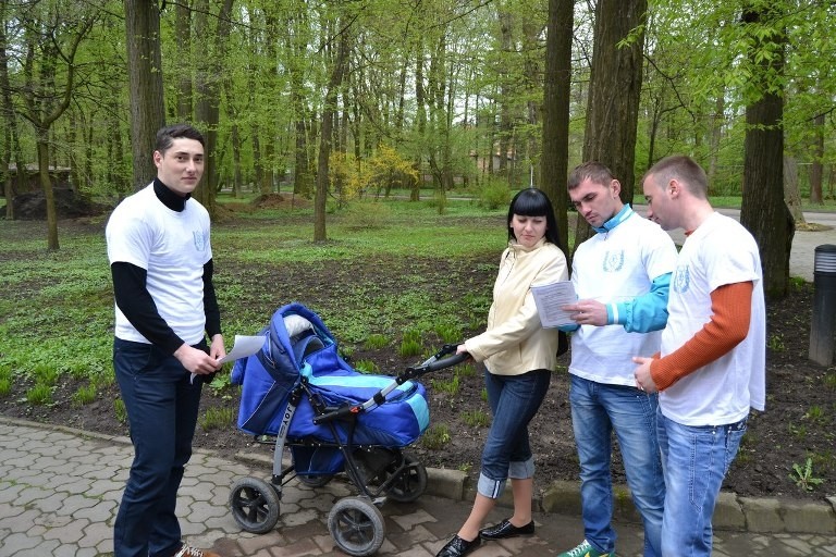 Студенти БДМУ розповідали молодим мамам про важливість імунізації