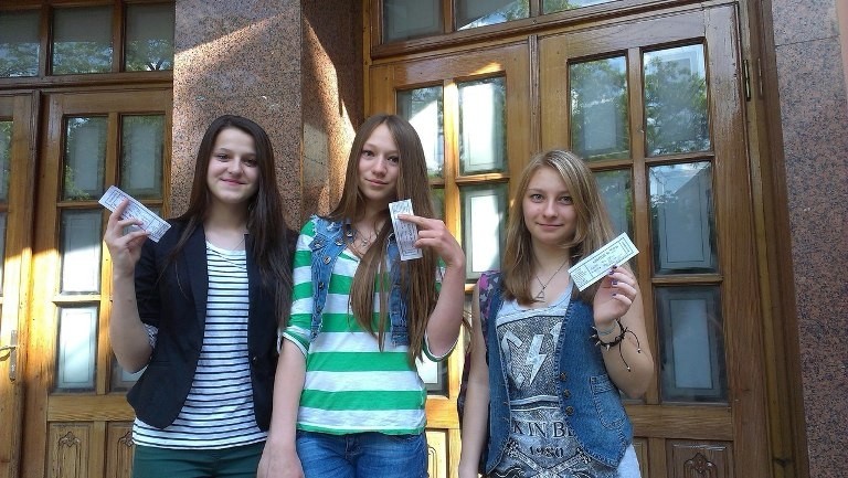 Чернівецькі школярі переглянули виставу студентського театру БДМУ