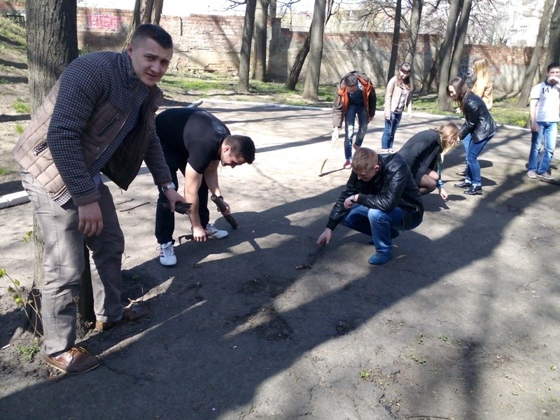 Студенти і викладачі долучилися до акції «Зробимо Україну чистою»