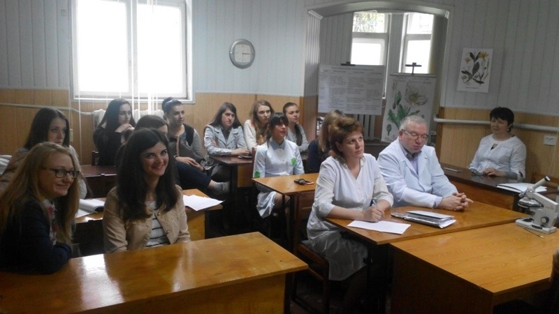 До Дня науки на кафедрі фармацевтичної ботаніки провели круглий стіл