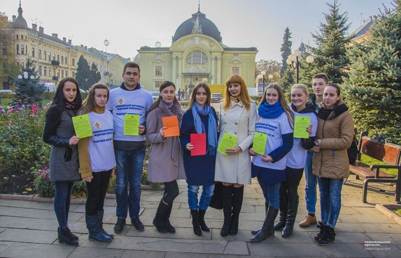 Студенти розповідали чернівчанам про профілактику ГРВІ