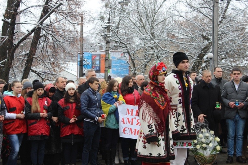 Студенти взяли участь в акції "Запали свічку пам'яті жертвам Голодомору".