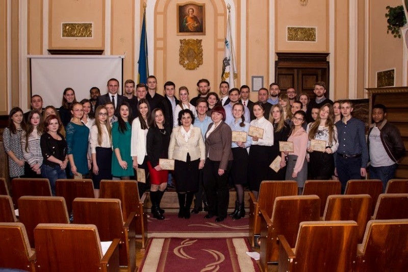 Випускники "Школи лідерів" отримали сертифікати