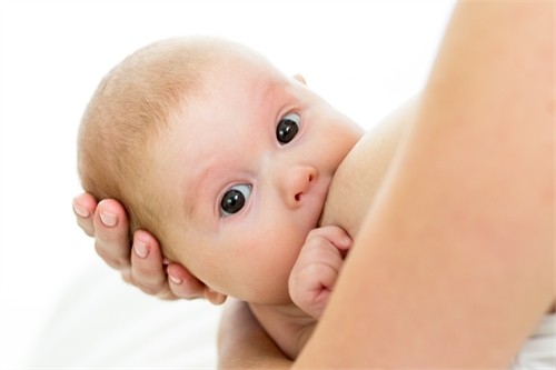 Тривале грудне годування - користь для мами та малюка