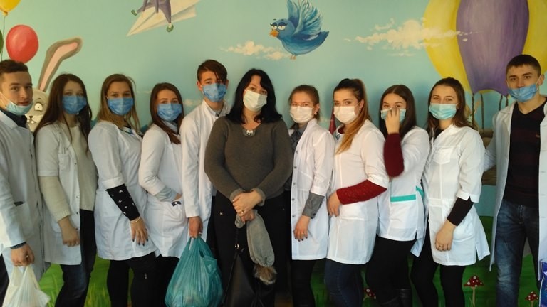Студенти БДМУ привітали зі святами пацієнтів дитячої лікарні