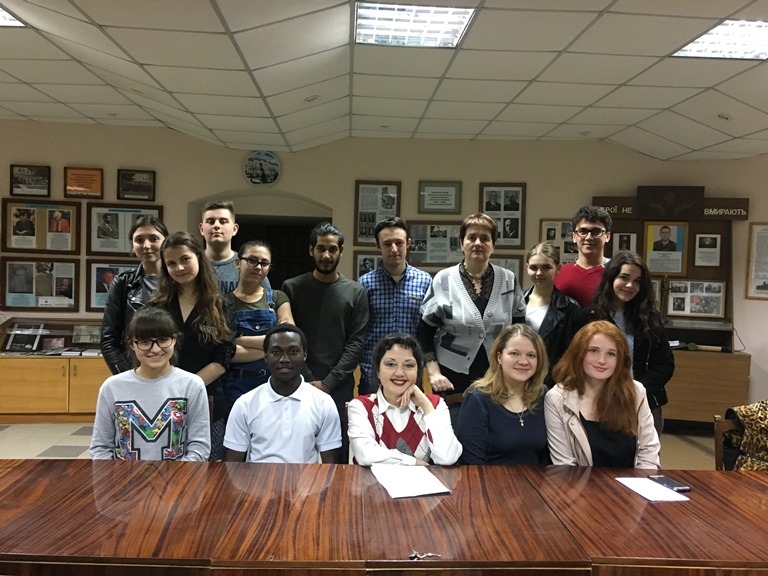 Учасники English Speaking Club обговорили роль жінки в історії