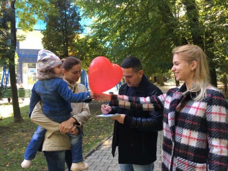 Студенти БДМУ розповідали чернівчанам як уникнути серцево-судинних захворювань