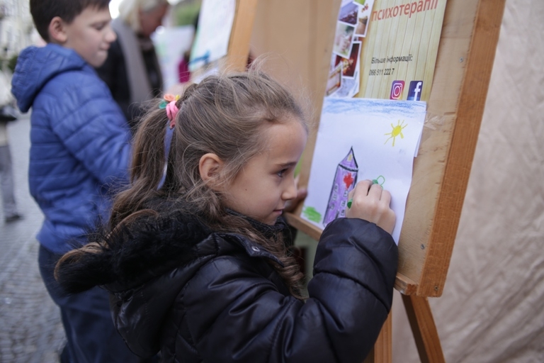 Співробітники БДМУ розповідали чернівчанам як берегти психічне здоров’я