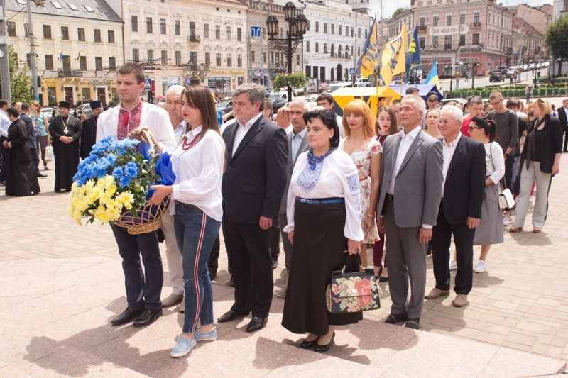 День Конституції України відзначили у Чернівцях