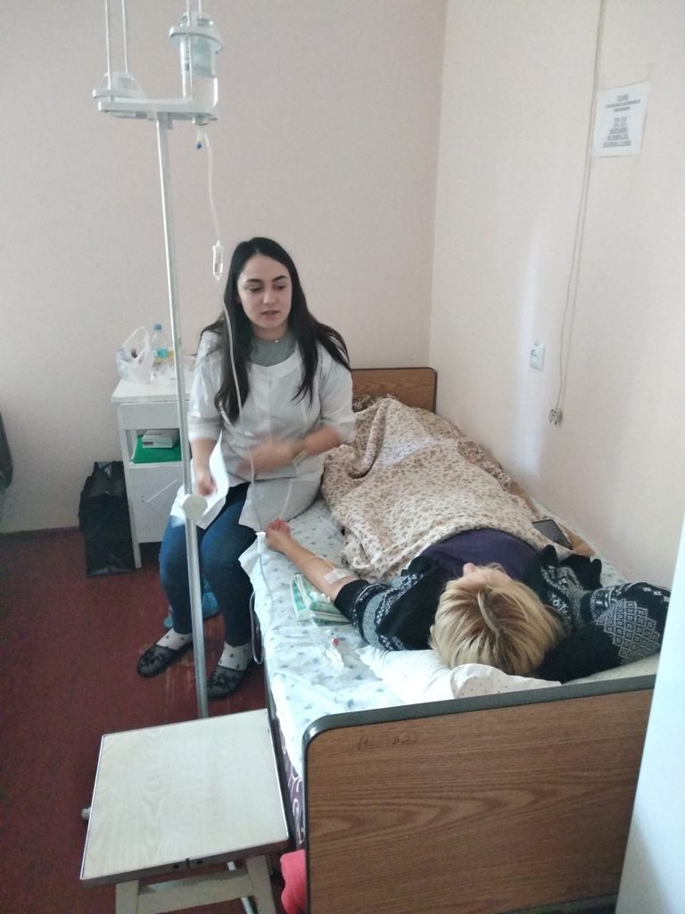 Студенти БДМУ розповіли пацієнтам Чернівецької лікарні №3 про здорове харчування