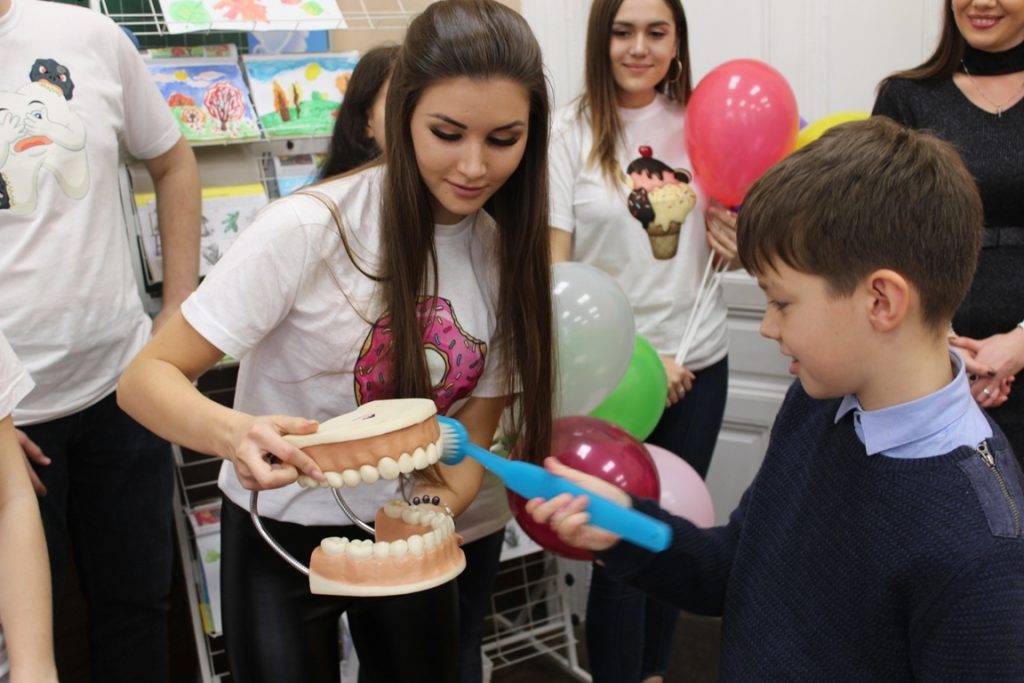 Студенти-стоматологи БДМУ провели урок здоров’я в Чернівецькій гімназії №5