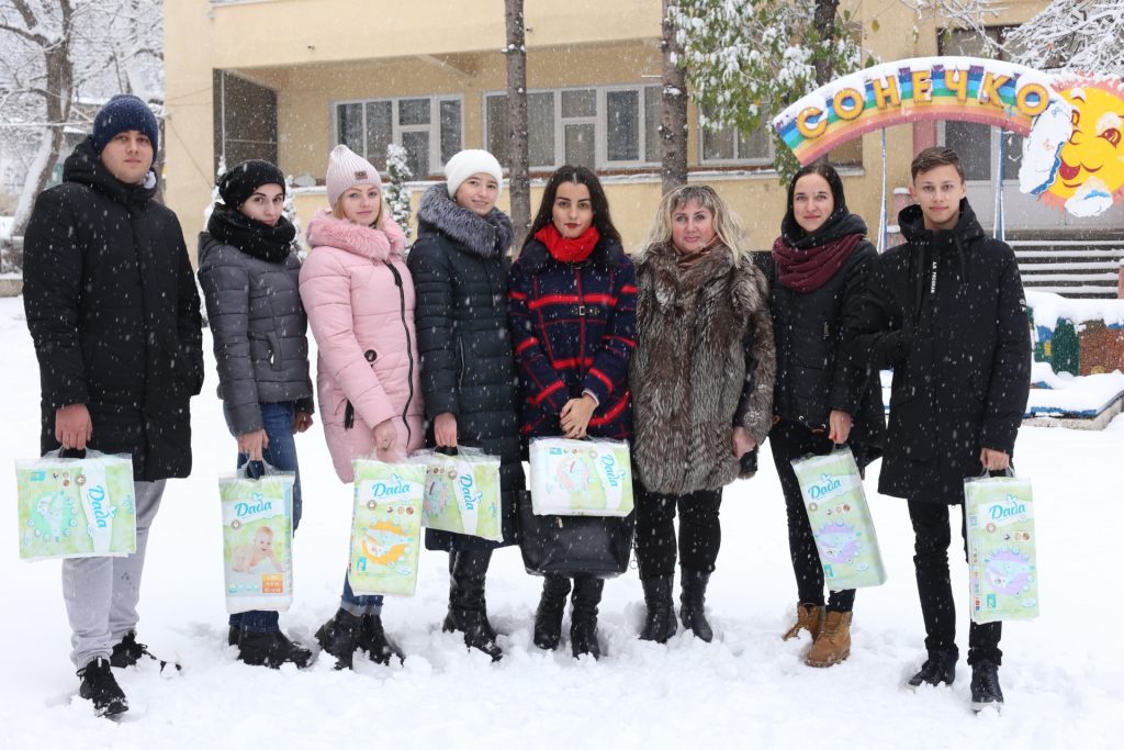 Студенти БДМУ відвідали вихованців Чернівецького будинку дитини