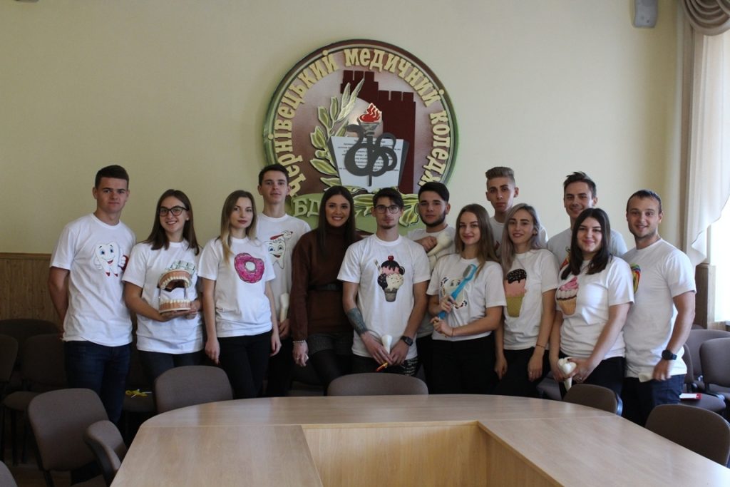 Студенти стоматологічного факультету провели Урок здоров’я для студентів Чернівецького медичного коледжу