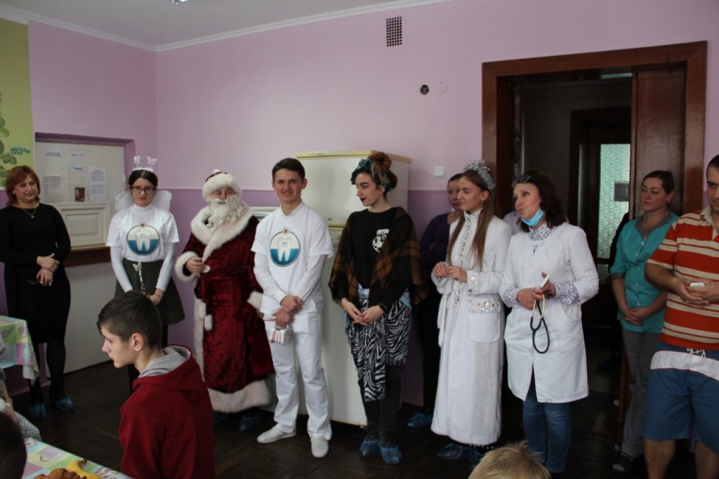 Студенти-стоматологи БДМУ організували свято для пацієнтів пульмонологічного відділення ОДКЛ