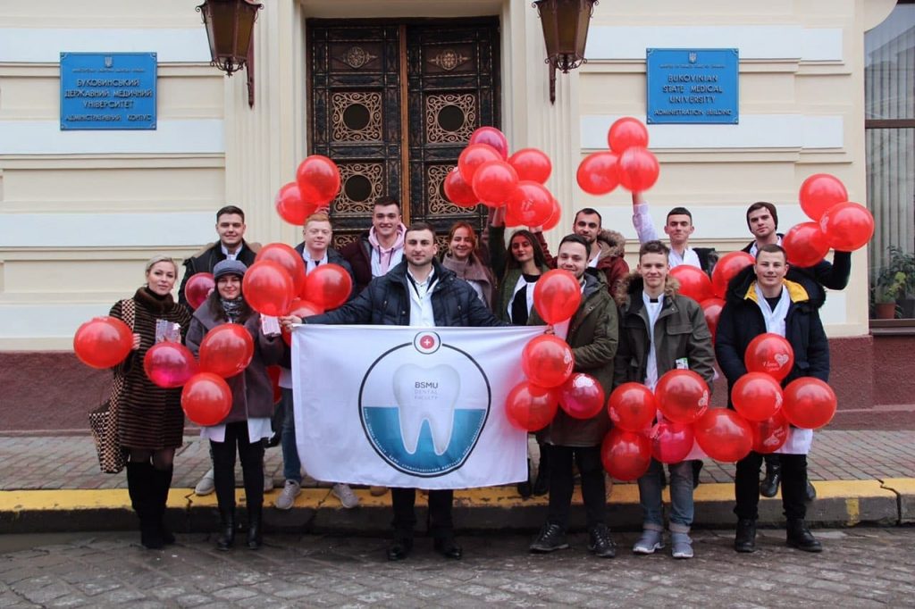 Подарунки від студентів-стоматологів в День закоханих