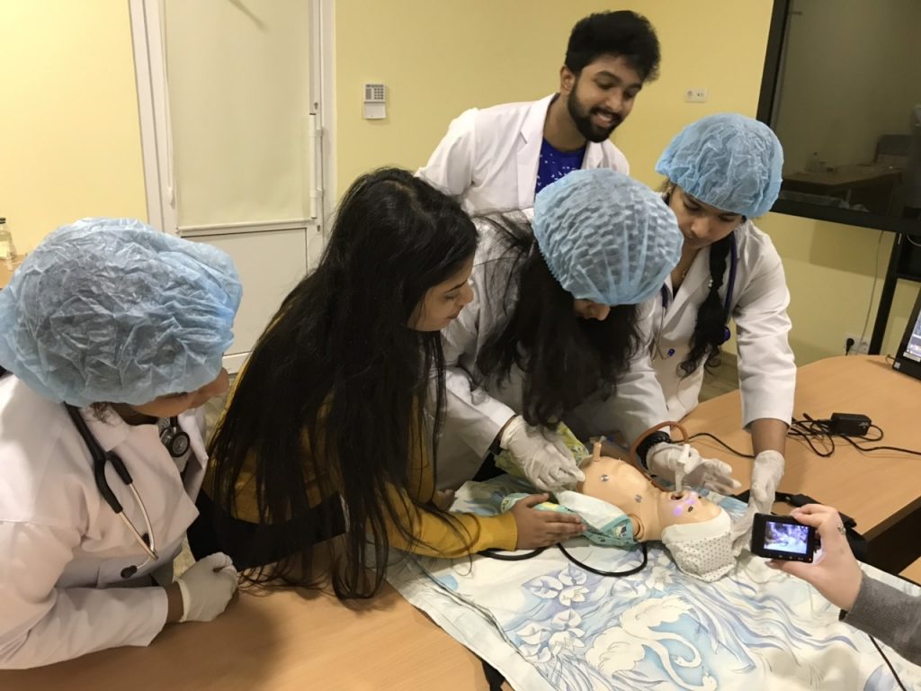 Студенти-гуртківці БДМУ вчилися надавати допомогу новонародженим при бронхіоліті