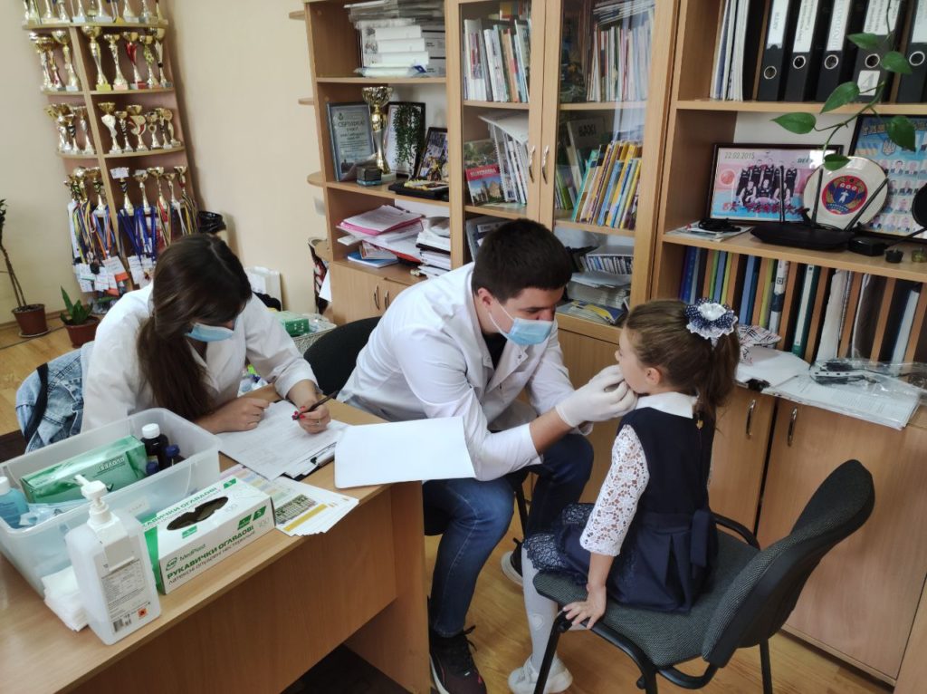 Фахівці БДМУ провели стоматологічні огляди у школах Буковини