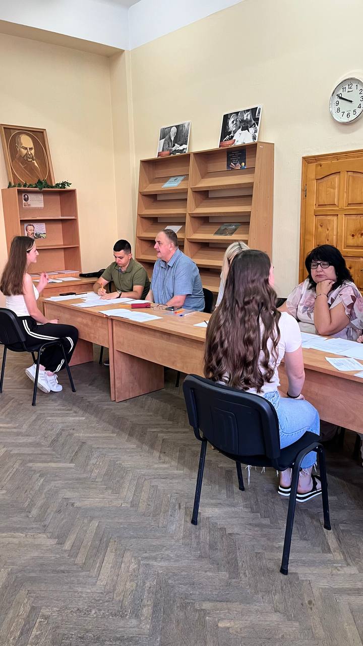 Абітурієнти проходять співбесіди для вступу до фахового коледжу БДМУ