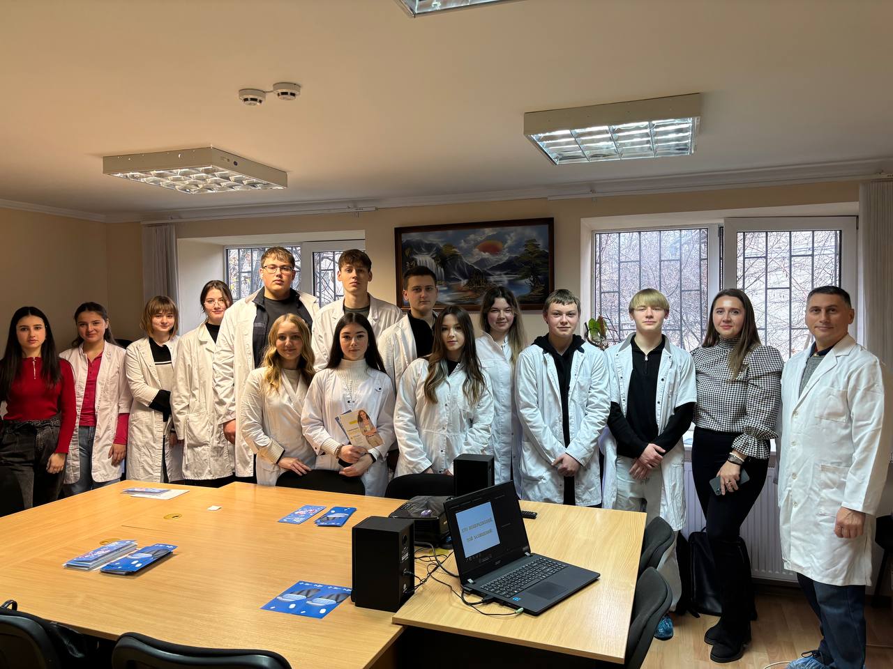 Візит студентів-медиків до Чернівецького Центру СНІДу  та актуальні аспекти профілактики ВІЛ/СНІДу